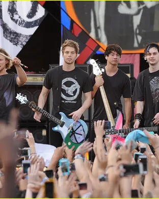 5 Seconds of Summer Hamilton