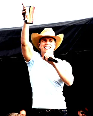 Dustin Lynch Hampton