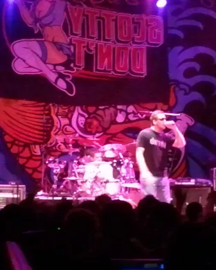 Tropidelic Hampton